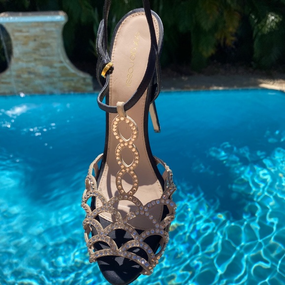 Sergio Rossi Vague Strappy Scalloped Mermaid Shoe. - Picture 7 of 13
